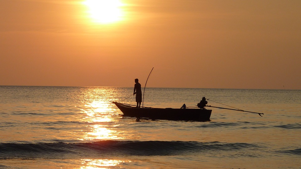 fishing-at-sunset-209112_960_720